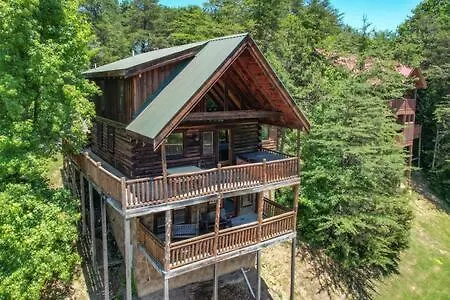 Cozy Forest Cabin - Hot Tub, Pets Welcome, Sleep 10 With Wraparound Deck, Scenic Views And Access To Resort Pool, Near The Parkway, Tanger Outlets And Dollywood, Smoky Mountain Charm, 24Hr Hospitality And Family Comfort Pigeon Forge